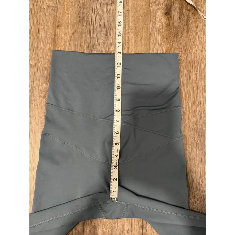 Nike One Women's Maternity High-Waisted Leggings Size Small Short